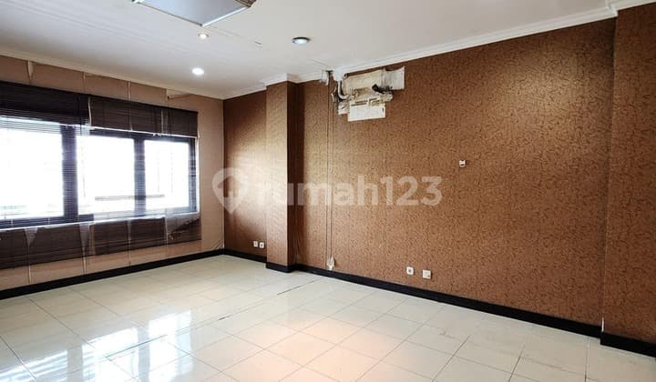 Dijual Ruko Gandeng di Daan Mogot Baru 4 Lantai Furnished
