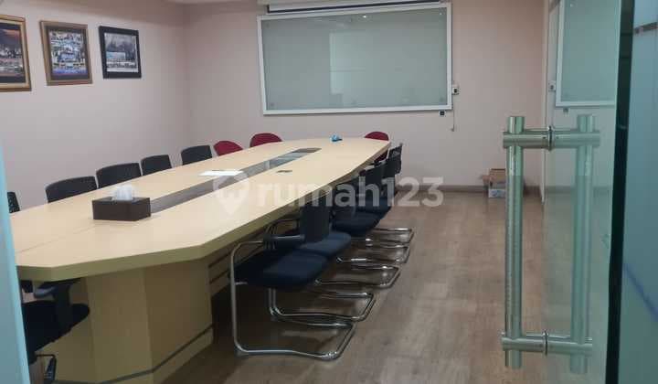 Semi-Furnished Office Rental 370 m2 in Anugrah Mega Kuningan Tower