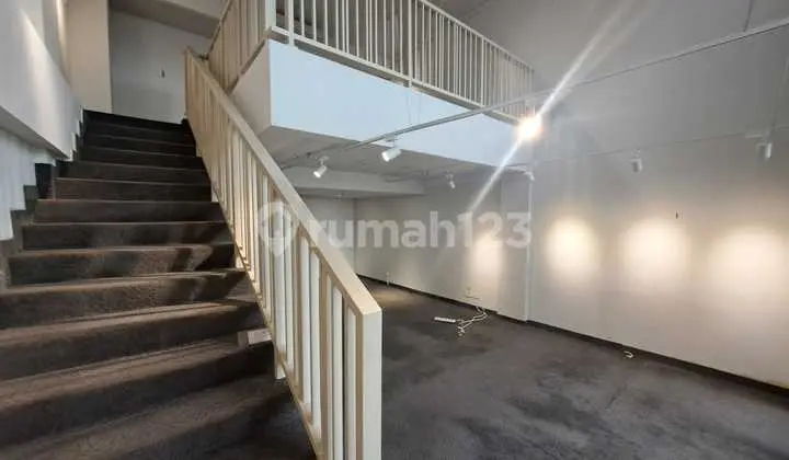 Rent a 97 M2 Mini Office in Soho Pancoran, Semi-Furnished, Affordable Price.