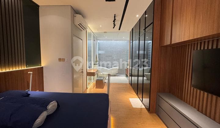 Rumah Semi Villa Full Furnished Di Cluster Calista, Grand Batavia