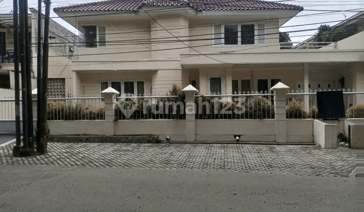 Rumah sewa jakarta selatan dekat RS Fatmawati semi furnished