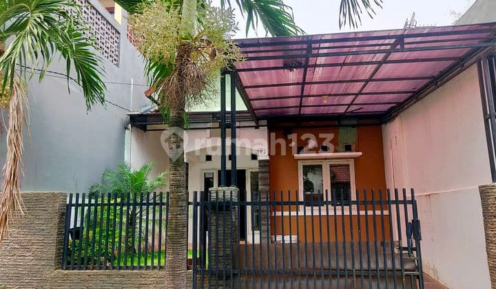 1½ Story House in Taman Kebayoran Setia Mekar, South Tambun