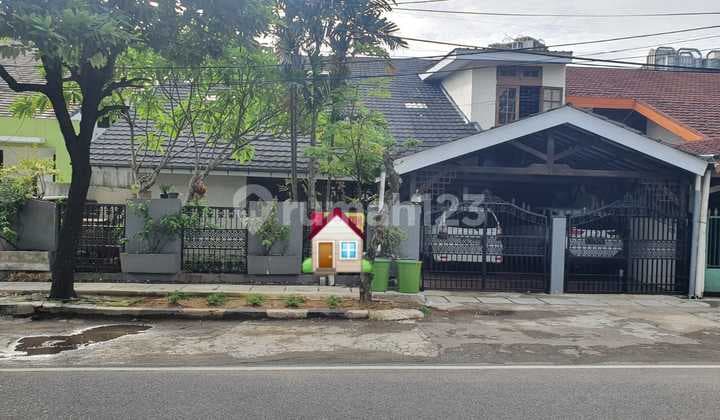 Dijual Rumah Luas Siap Huni di Cempaka Putih Jakarta Pusat