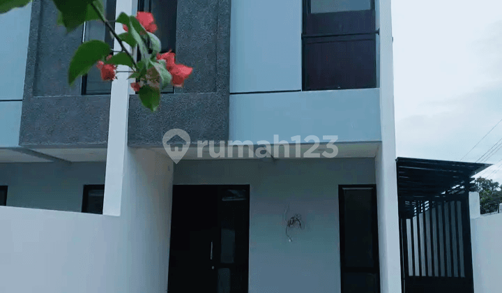 Rumah Modern Dekat Gdc 5 Menit Stasiun Depok Lama, 10 Menit Tol Margonda, Akses Kanan Kiri Jalan Raya Hanya 2 Menit, Dekat Pusat Bisnis & Mall