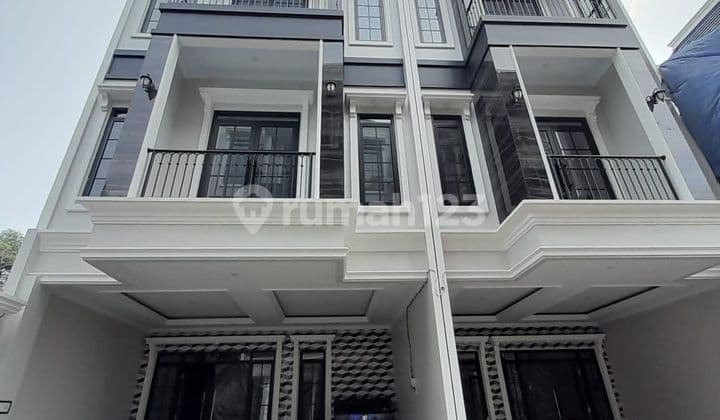RUMAH MEWAH KOKOH 3 LANTAI STRATEGIS 5 MENIT KE TOL ANDARA DEKAT KAWASAN ELIT PERKANTORAN DAN MALL JAKARTA SELATAN