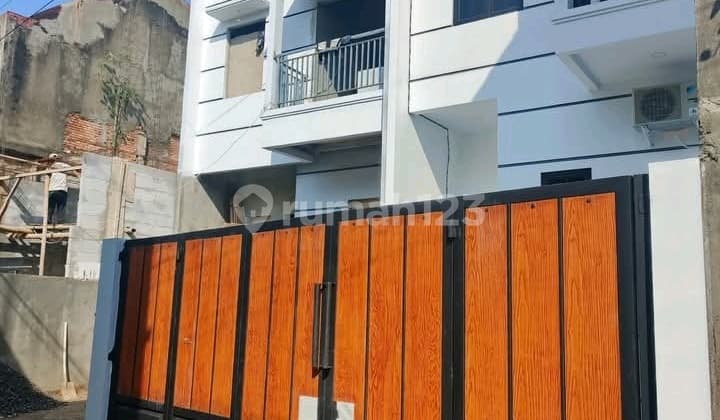 New House in Cijantung 10 Minutes to LRT Ciracas, 10 Minutes to LRT Rambutan, 10 Minutes to Pasar Rebo Toll Road, Close to Cijantung Business Center and Mall