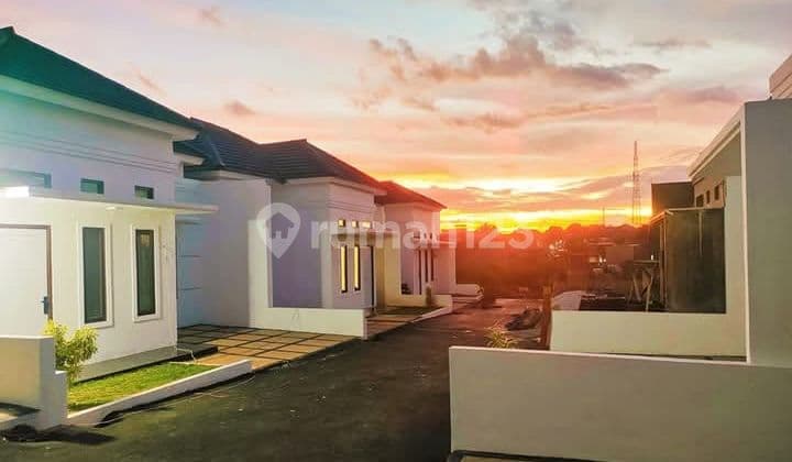 Rumah Bagus Strategis Hanya 3 Menit Tol Cijago, 7 Menit Lrt Harjamukti, 10 Menit Stasiun Kereta Pondok Cina, Dikelilingi Pusat Bisnis & Mall