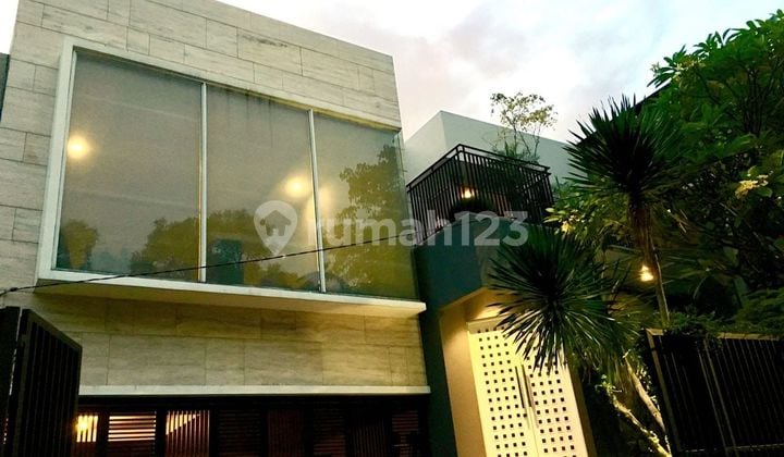 Rumah Cantik dan Mewah Ada Kolam Renang Pribadi Security 24 Jam