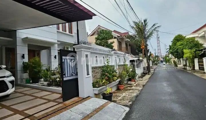 Rumah Cantik Dan Mewah Dalam Komplek Di Duren Sawit