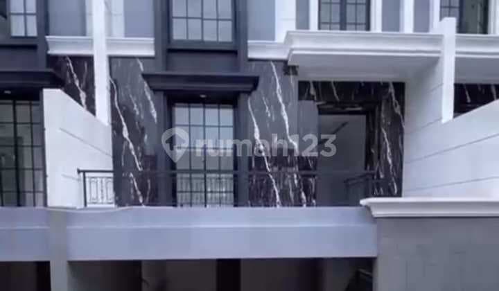 Rumah Cantik Dan Mewah 3 Lantai Dlm Cluster Elit One Gate System