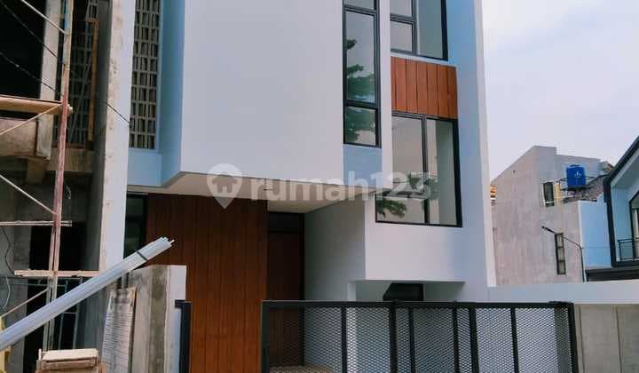 Rumah Cantik & Mewah 3 Lantai Dlm Townhouse Di Duren Sawit