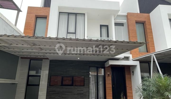 Rumah Mewah 2,5 Lantai Dalam Cluster Lokasi Strategis