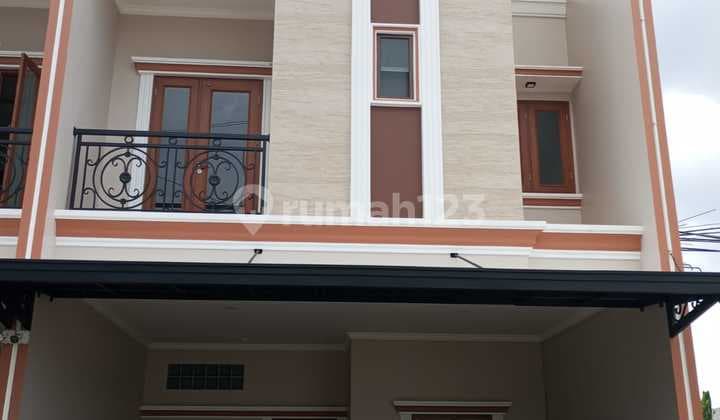 Rumah Mewah 3 LT Dlm Cluster Dekat Taman Mini & Terminal Rambutan