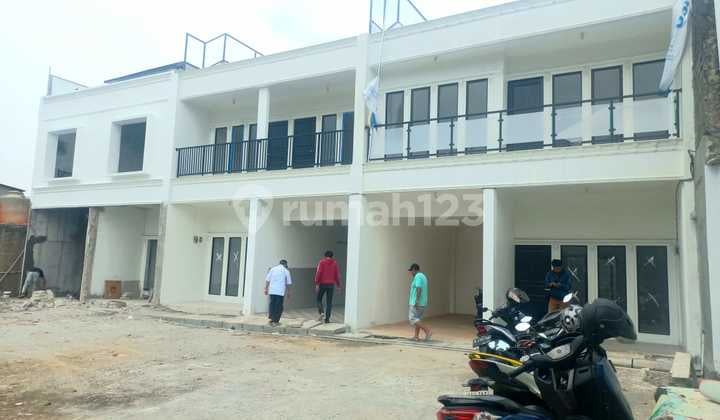 Rumah Cantik dan Murah 2,5 Lantai Dlm Cluster Yg Aman dan Nyaman