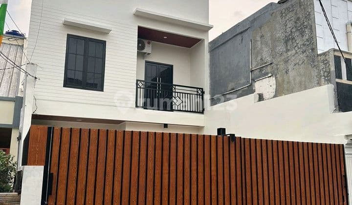 Rumah Mewah Dekat Setasiun, Aeon,dan Tol Dalam Komplek One Gate