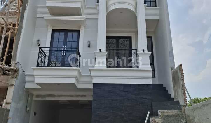 Rumah Mewah 3 Lantai Di Pejaten Lokasi Strategis