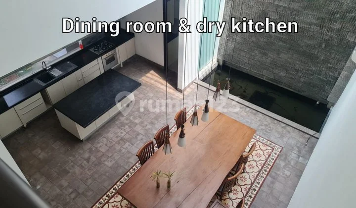 Rumah Hunian Cantik 3 Lantai, Di Menteng