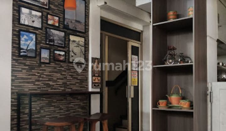 Hotel 4 Lantai Dengan Fasilitas Caffe di Menteng