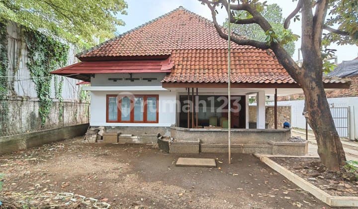 Rumah Bangunan Lama Hitungan Tanah Dekat Grand Indonesia
