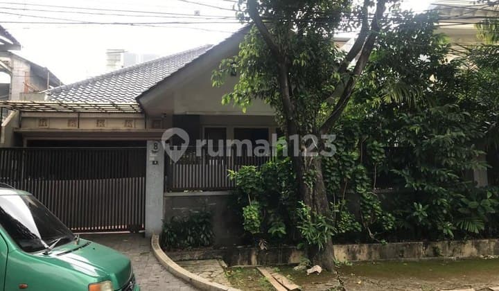Rumah Siap Huni Asri Shm di Kebayoran Baru