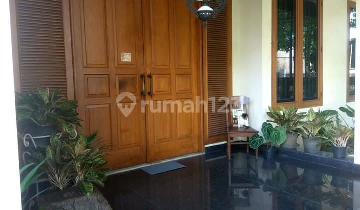 Rumah 2 Lantai Cantik Dan Nyaman Sudah Shm