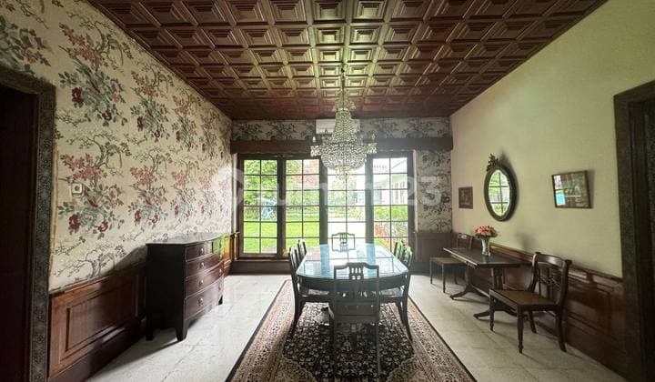 2-story east-facing residential house in Menteng