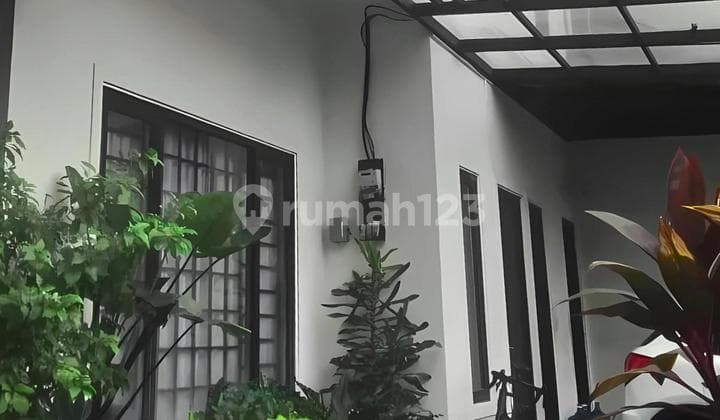 Dijual Rumah Hunian Posisi Hoek di Menteng