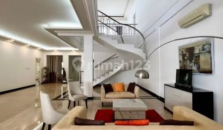 Dijual Rumah 2 Lantai Hunian di Menteng