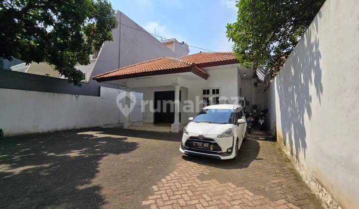DI JUAL RUMAH DI JL.COKROAMINOTO MENTENG