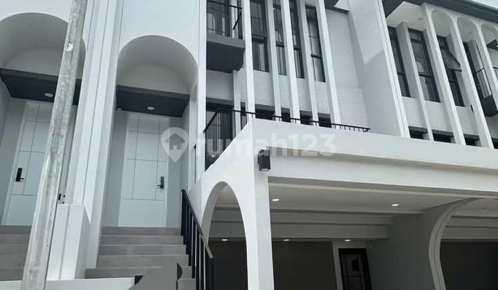 Elegant House For Rentin Greenwhich BSD Area