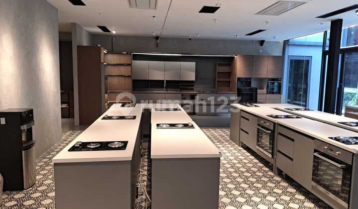 Ruang Usaha/gedung Di Jual Lokasi Sangat Startegis