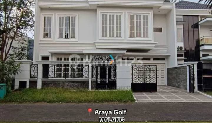 New American Style House Fresh in Boulevard Araya Golf Malang