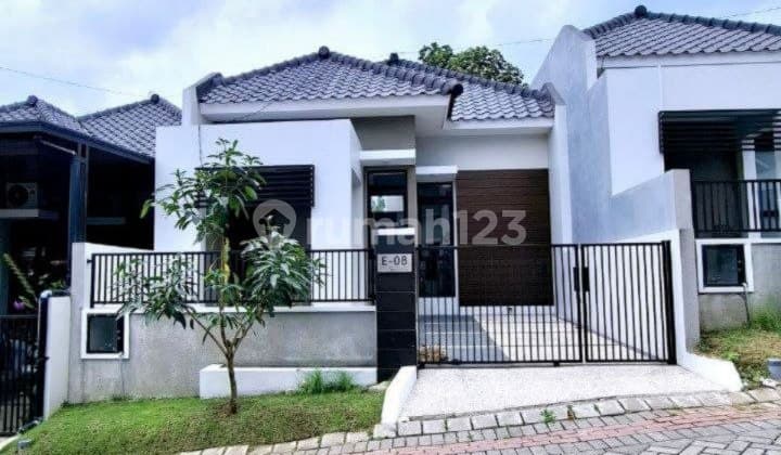Rumah Modern Selangkah ke Exit Tol Sawojajar Kedungkandang Malang