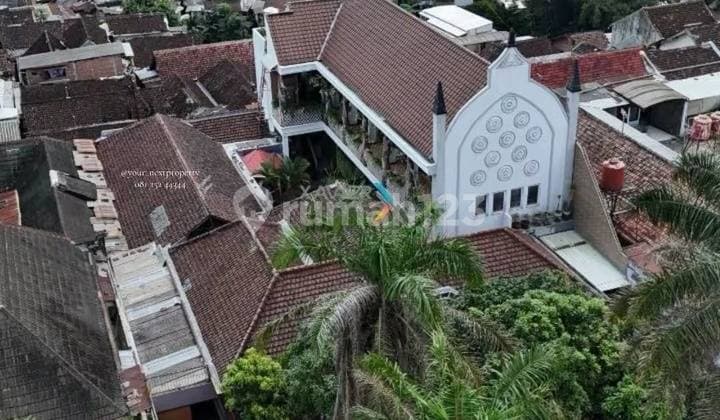 Fully Furnished Villa House in the City Center Area of Jaksa Agung Suprapto, Klojen, Malang