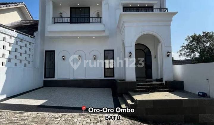 American Modern 2-Story Villa Plus Rooftop in Oro-Oro Ombo, Batu City