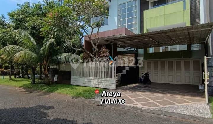 Rumah Hook Split Level di Perumahan Araya Blimbing Kota Malang