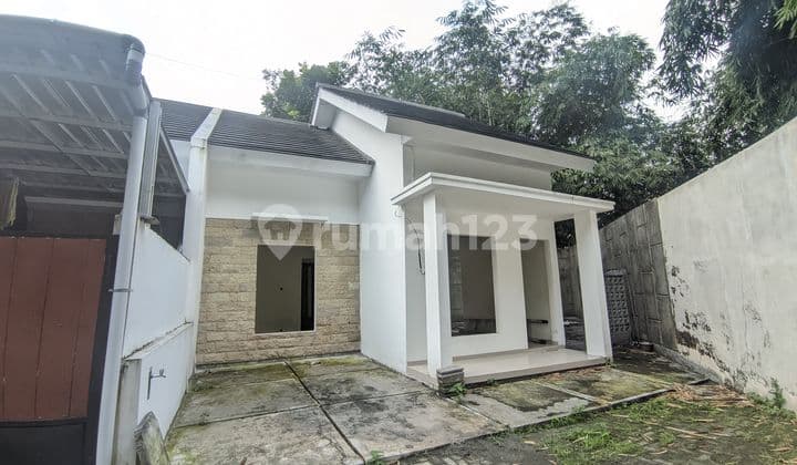 10 Menit ke Sch, Rumah Mewah dengan Mini Pool Harga Nego
