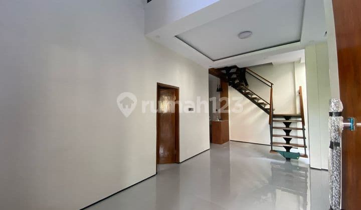 Rumah Baru 2 Lantai Type 140/103 hanya 3 menit ke Kampus Amikom Jogja