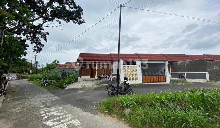 Rumah Limasan Modern Etnik Akses 6,5 meter dekat Pintu Tol Prambanan