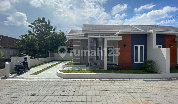 Beautiful Residence Near Prambanan Temple - Super Strategic Access in Kalasan Sleman