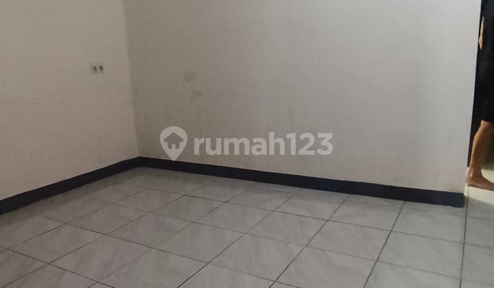 Rumah Usaha di Pinggir Jalan Row 3 Mobil bisa untuk Expedisi Toko Salon Dll