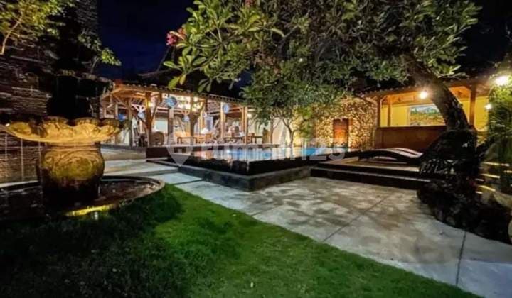 TOP URGENT VILLA FOR SALE NEAR THE BEACH LOCATION MERTASARI SIDAKARYA SOUTH DENPASAR