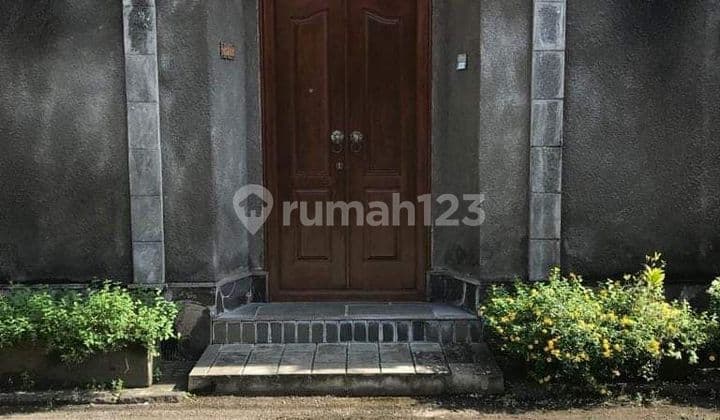 TOP URGENT DI JUAL VILLA LOKASI MOH YAMIN RENON DENPASAR SELATAN