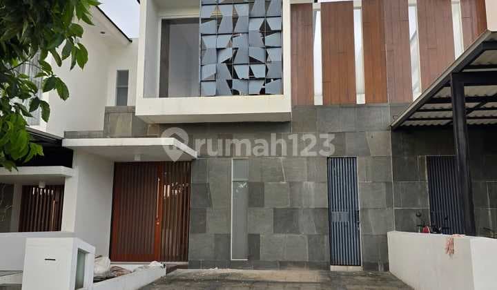 Baru Renov Jual Rumah Royal Resident