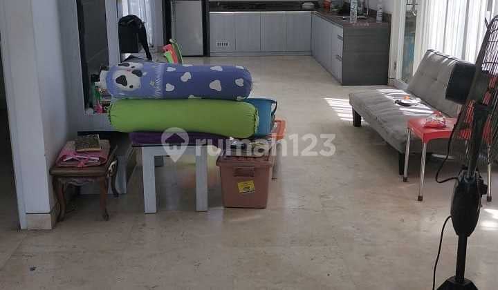 Ready-to-Occupy House in Kebonsari, Strategic Location