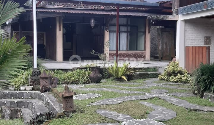 Villa dengan Lingkungan Asri Lokasi Harjobinangun Pakem Sleman