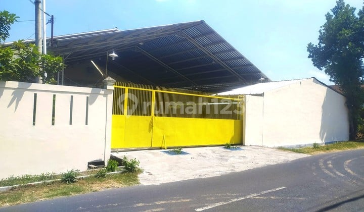 For Rent: Spacious 1600 Square Meter Warehouse, Strategic Location Near Sleman Regional Hospital