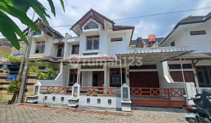 Dijual Rumah 2 Lantai Dakam Perum Dekat dengan Jalan Godean Km 2.8, Ngestiharjo, Kasihan, Bantul Harga: Rp 1.900.000.000