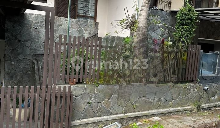 Sl- Dijual Cepat Rumah Tinggal 3 Lantai Di Komplek Setra Duta Bdg