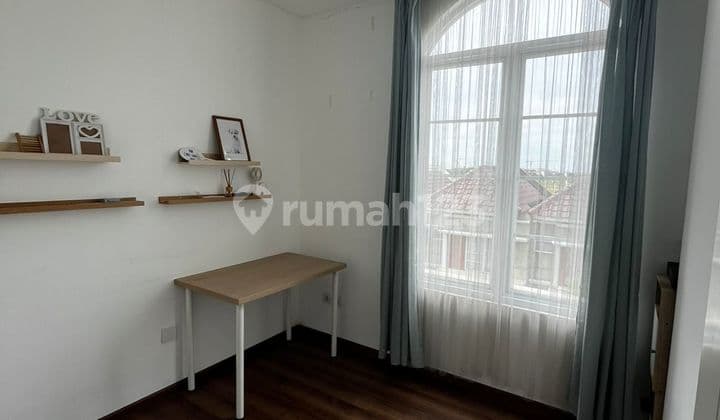 Rumah Full Furnished 3 Lantai di Amarillo Village, Gading Serpong